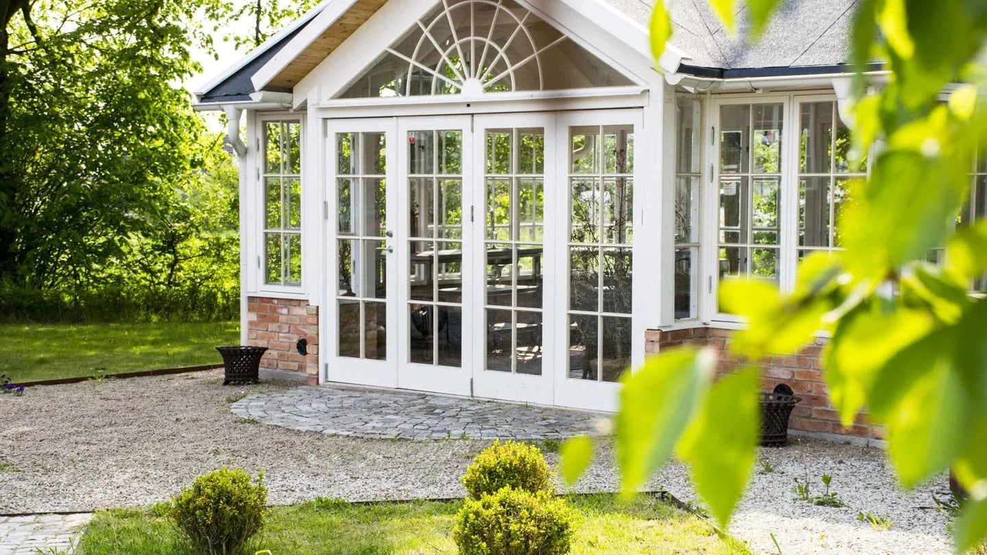 Qvesarum Outdoor Greenhouse